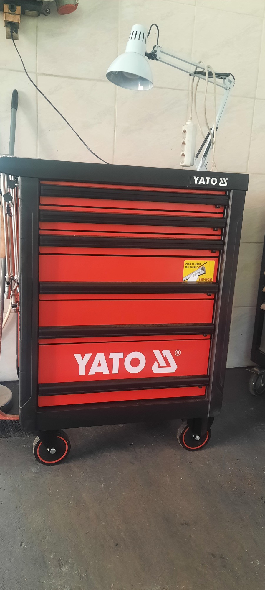 Új Yato szerszámos kocsi – Szerszám